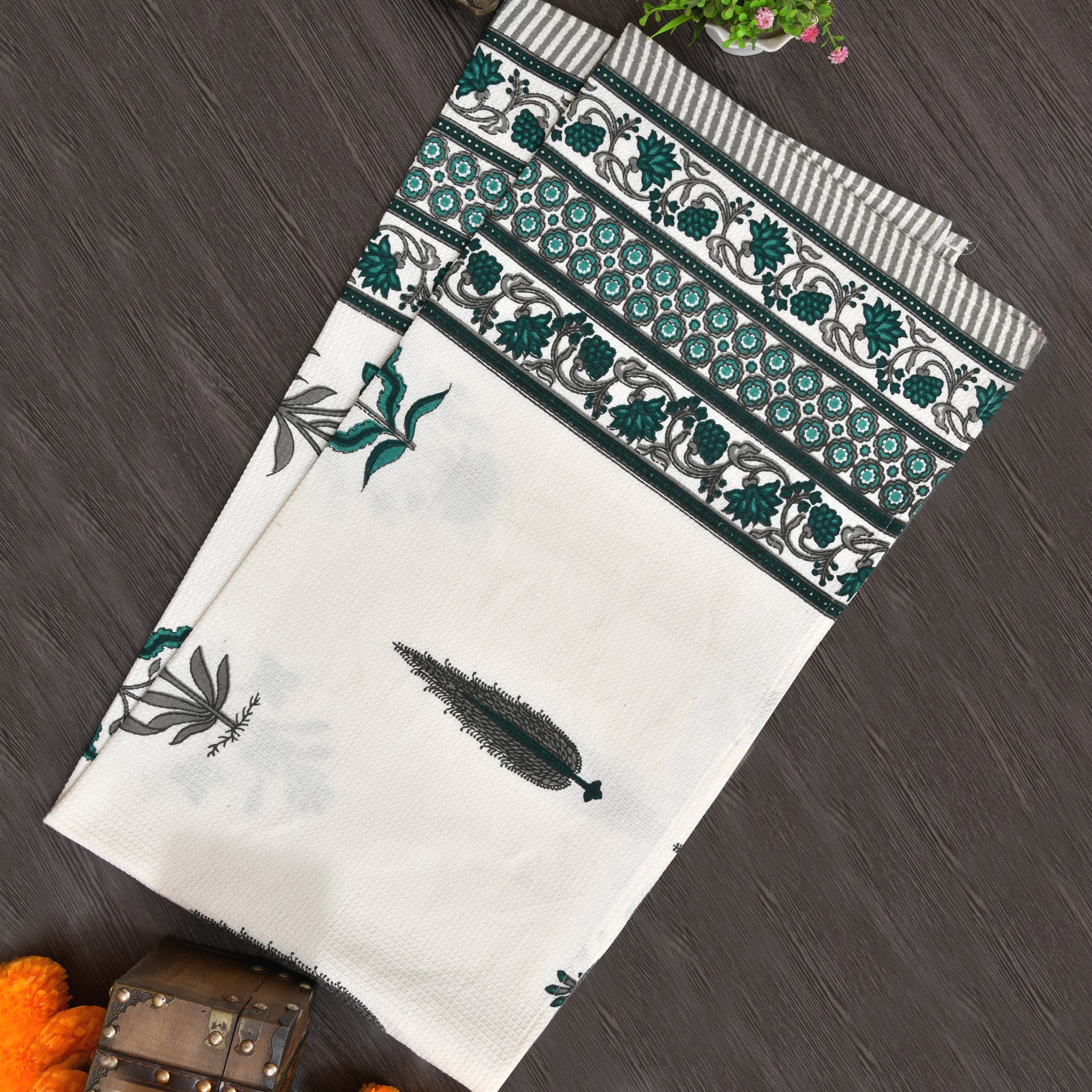 EasyGoods® Luxury Cotton Bath Towel - Elegant Print in White & Green Tones - EasyGoods India